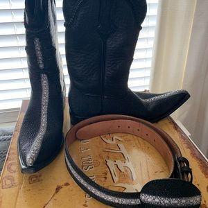 MEN black cowboy boots with belt.